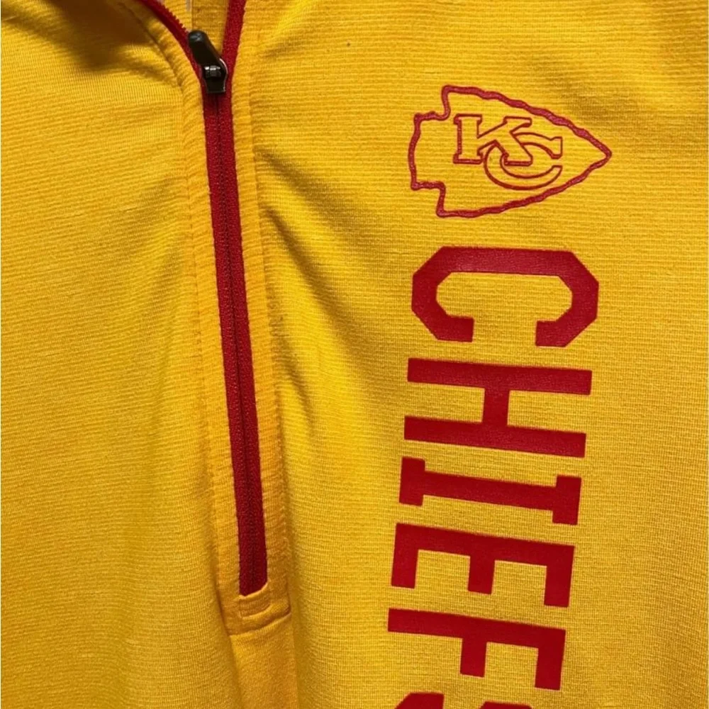 Nike Ladies XS Dri Fit NFL Team Apparel 1/4 zip Gold pullover w/red detail